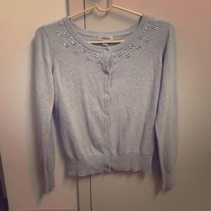 This cardigan is too small on me. 😢